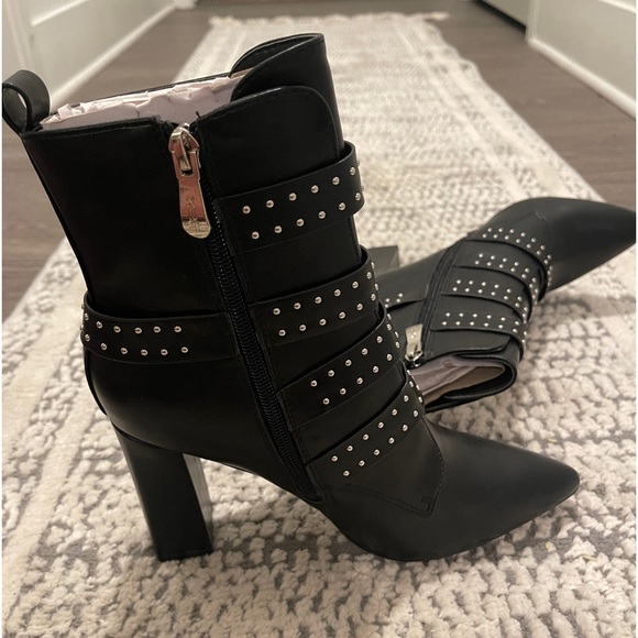 NWT - Studded Buckled Black Vegan Leather Boots Bronx Size 8 - Picture 8 of 10